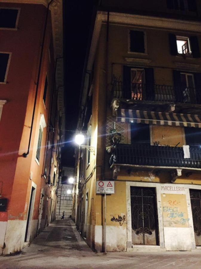 Stupenda Mansarda Centralissima, Finiture Di Lusso Carrara Dış mekan fotoğraf